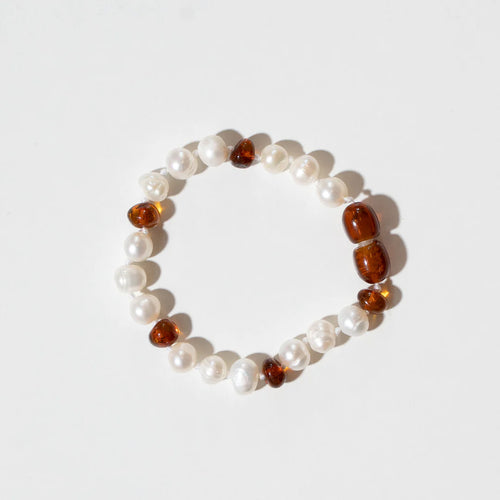 Barnsteen en parel armband - Pearly Caramel - 14 cm - Nirrimis - productfoto