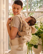 Ergonomische Draagzak Baby - Leaf - Biologisch katoen - Magnetische gespen - Beige - Moonboon - lifestyle - afbeelding 3
