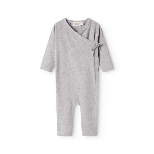 MarMar Copenhagen Rula Modal Wickel-Strampler Weicher Baby-Jumpsuit mit Wickelverschluss TENCEL™ Modal & Bio-Baumwolle light grey melange grau