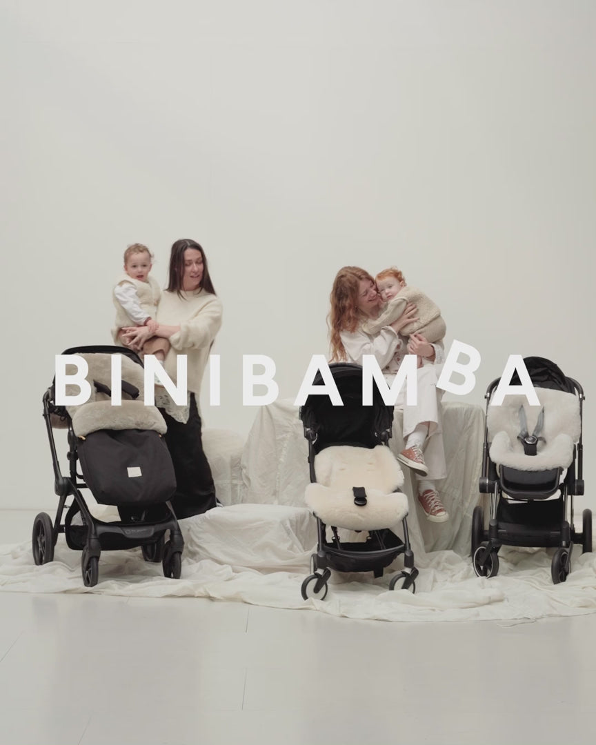 Kinderwagenfäustlinge aus Merino-Lammfell – Schwarz + Toast – BINIBAMBA