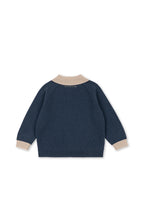 Polo en laine Basi – Dark Blue Stripe – Konges Sløjd : dos du polo en laine bleu foncé.