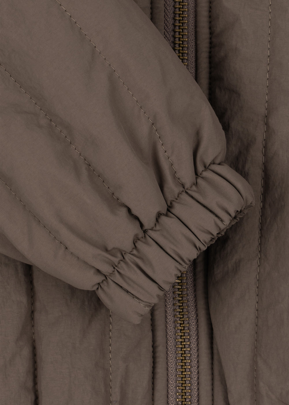 Thermojas Juno Bomber – Walnut – Konges Sløjd: detail van het elastische mouwboord van de bomberjas.