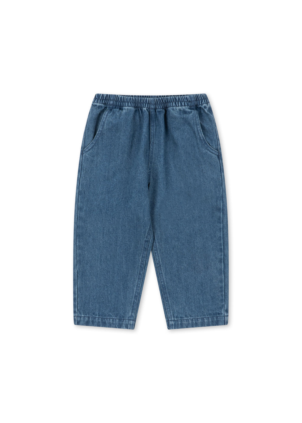Denimhose Magot – Denim Blue – Konges Sløjd: blaue Denimhose mit elastischem Bund, Vorderansicht.